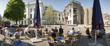 844479 Gezicht over het nieuwe plein op de Korte Minrebroederstraat achter het vernieuwde Stadhuis (met de ingang Korte ...